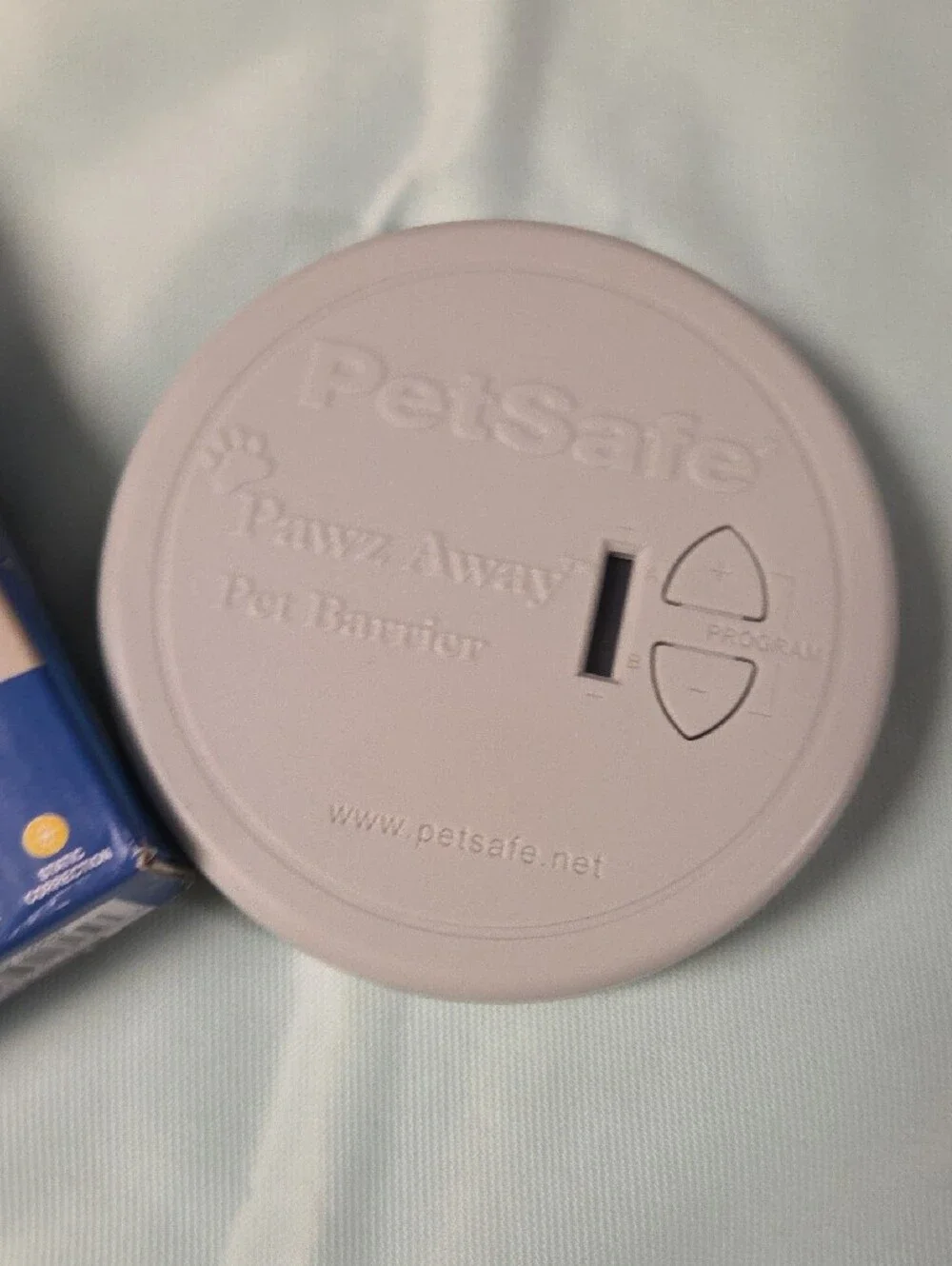 PetSafe Pawz Away Indoor Pet Barrier - Light Gray and Blue Packaging